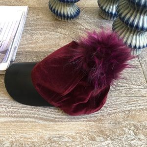 David & Young Faux Fur Pompom Appliqué Velvet Hat